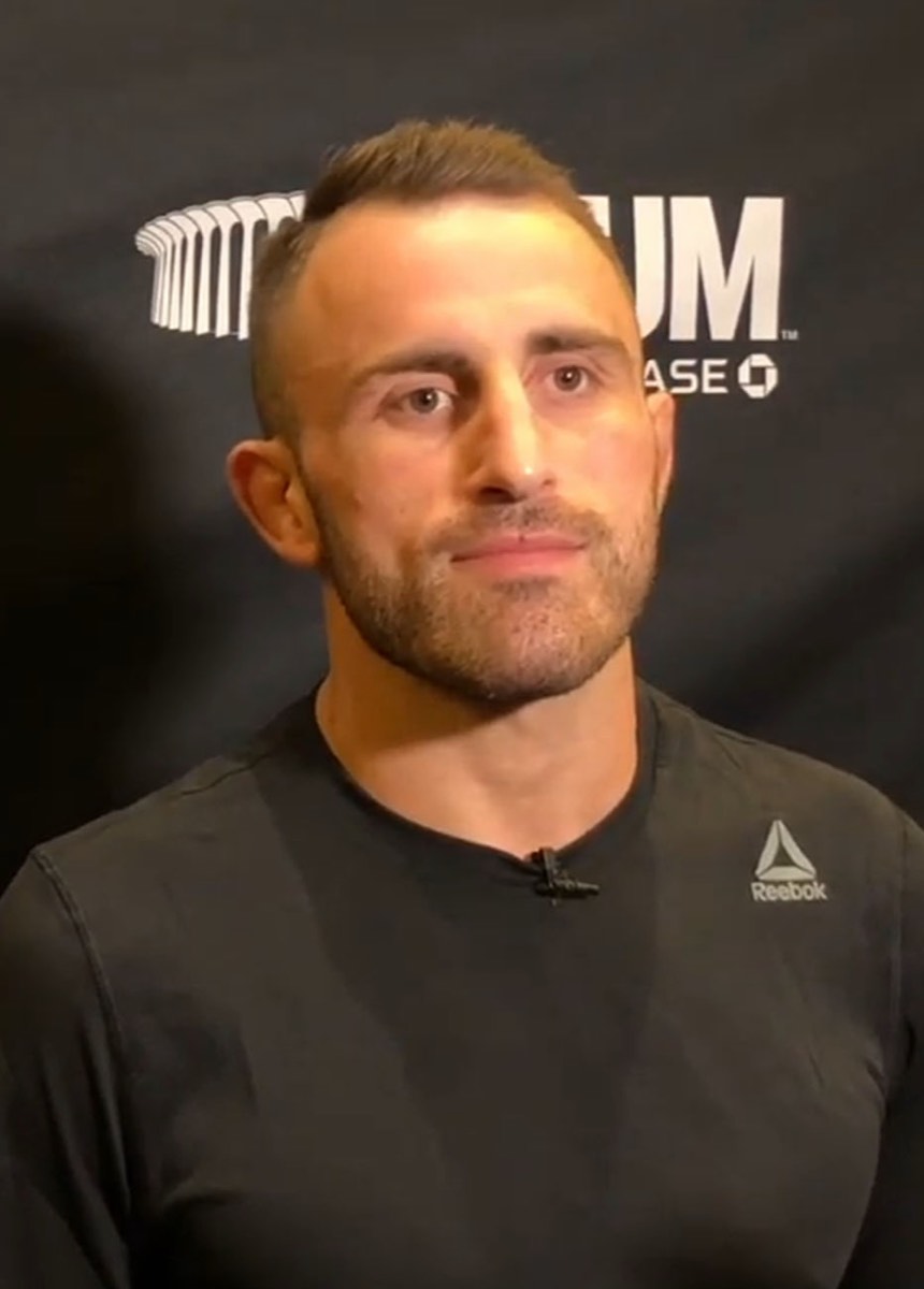 Александр Волкановски на медиадне UFC